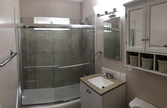 Prime Location! 2 Bedroom Apartment with Large Private Patio! In Unit Washer & Dryer! Gated Community! Walking Distance from the Heart of North Park! Gallery 3