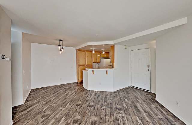 Beautiful 2BR/2BA Condo in Scripps Highlands with Private Patio & Garage Gallery 4