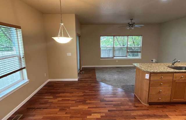 3 Bedroom, 2.5 Bath Condo in NW McMinnville- Great Location Gallery 4