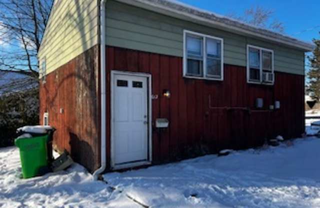 One Bedroom Duplex - 612 Lincoln Avenue, Barberton, OH 44203