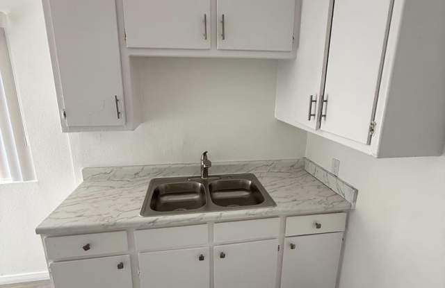 2109-2209 W Myrtle St photos photos