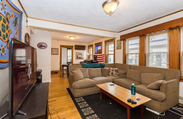 Spacious 6-Bed, 2-Bath Apartment Near Northeastern — In-Unit Laundry, Central Air  Parking! photos photos