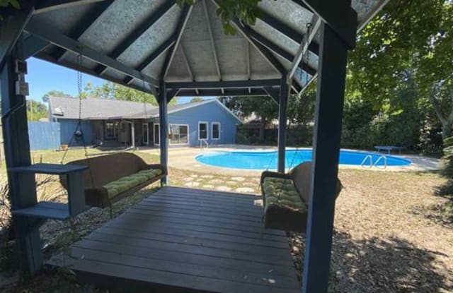 3477 Willow Ln - 3477 Willow Lane, Tiger Point, FL 32563