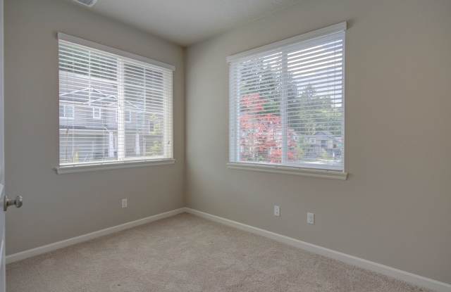 Spacious 6-Bedroom Home in Desirable Bethany Neighborhood! Gallery 3