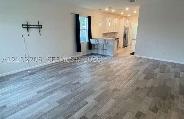 4860 Eucalyptus Dr Gallery 3