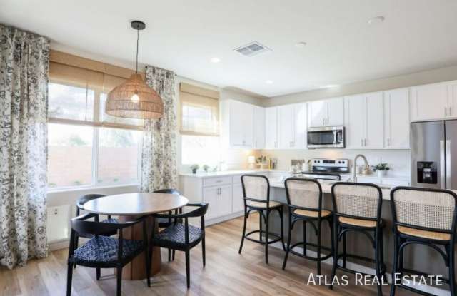 NEWLY CONSTRUCTED / NEAR OLD TOWN - SINGLE FAMILY photos photos