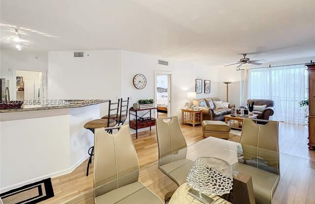 11720 Saint Andrews Pl Gallery 3