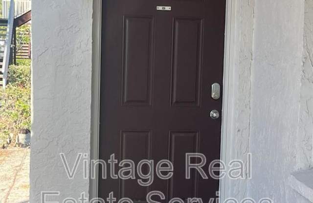 9119 Tudor Dr - 9119 Tudor Drive, Town 'n' Country, FL 33615