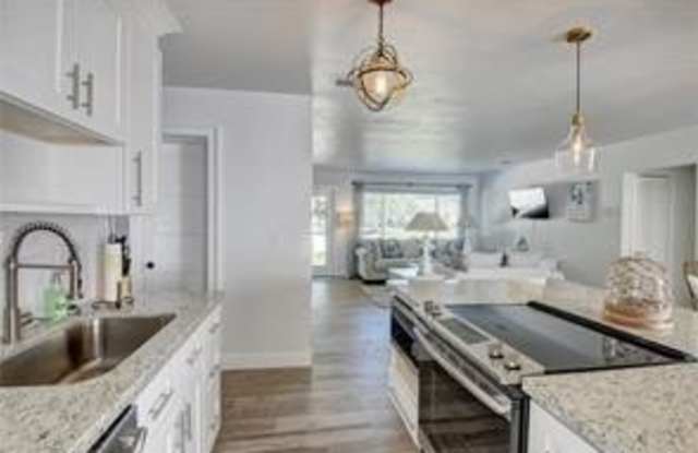 10 S Swinton Cir photos photos