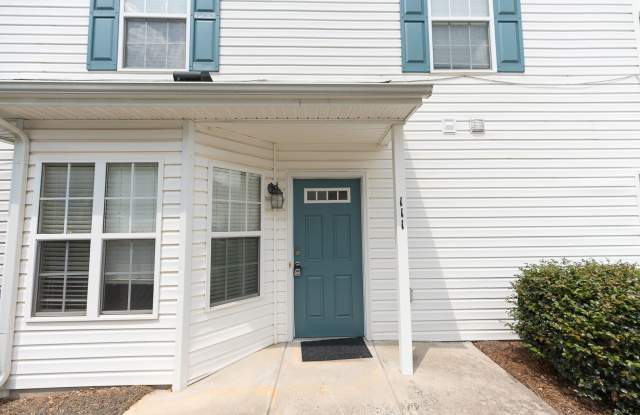 3 Bedroom, 2 Bath Home with Oversized Home Office/bedroom Gallery 3