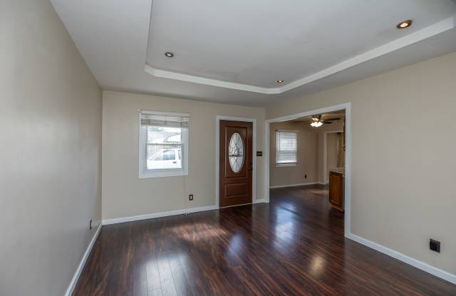 4217 Riverside Dr Gallery 2