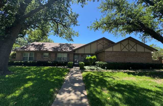 Gorgeous 3/3/2 Home on Spacious Corner Lot in Desirable SW Cleburne photos photos