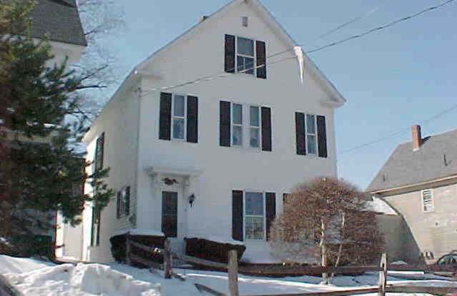 Charming 4-Bedroom Home in Wolfeboro, NH Gallery 1