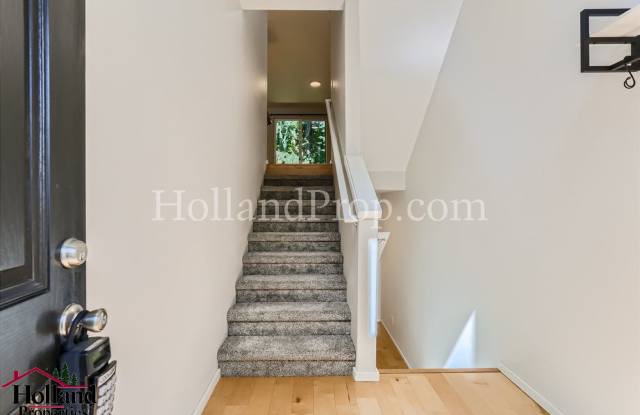 Stylish 3-Level Townhome Surrounded by Nature in West Beaverton - 2119 Northeast Sheffield Ave, Hillsboro, OR 97006
