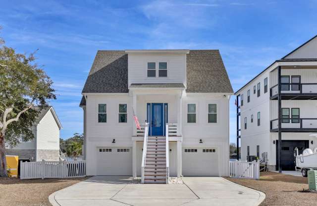 Hot Tub | Dock | Boat Lift | 1059 Meridian Dr, Sneads Ferry photos photos