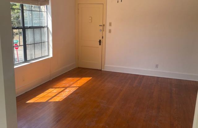 1 bedroom Downtown Apartment in Historic District - 504 Beverly Street, Tallahassee, FL 32301 1 bedroom Downtown Apartment in Historic District - 504 Beverly Street, Tallahassee, FL 32301