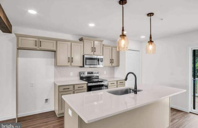 312 Flora Boulevard - 1 Gallery 2