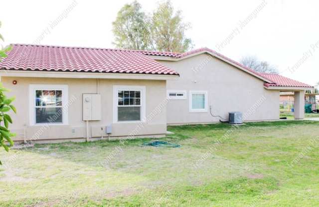 1748 North Lindsay Road Gallery 3
