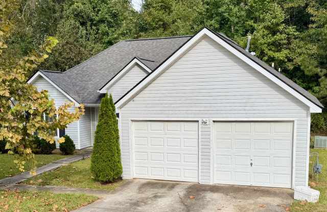 Spacious 3 Bed/2 Bath Ranch in on Quiet Well Kept Street!! Gallery 1