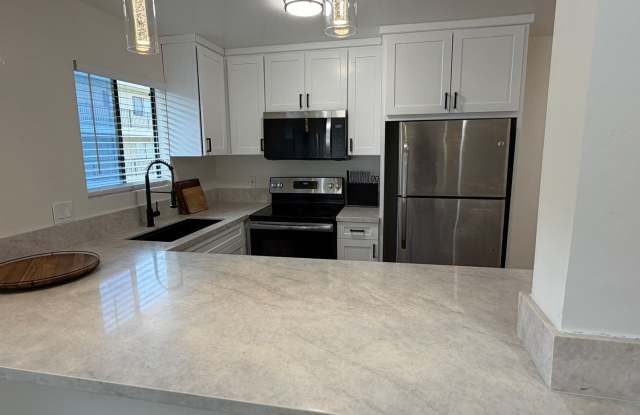 Updated 2 Bedroom 2 Bathroom Condo with Pool, Spa and Parking. Offering 6 month lease. photos photos