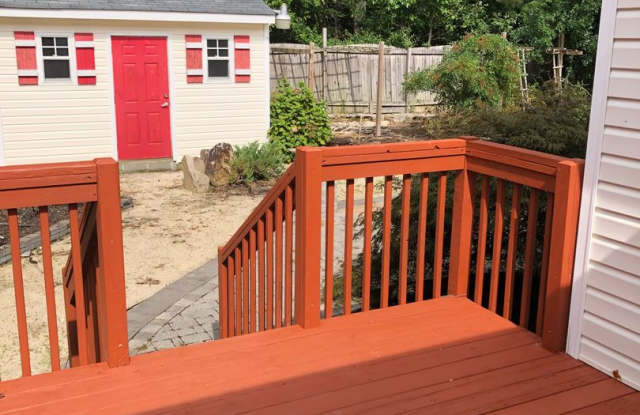 Stunning 4bdrm/2.5bth Home w/Loft Located in Chesterfield! Fenced in Backyard, 2 Car Garage, and MUCH MORE! photos photos