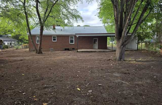 Beautifully Remodeled Brick Ranch Convenient to Shopping, Dining, Schools, and Major Highways Gallery 4