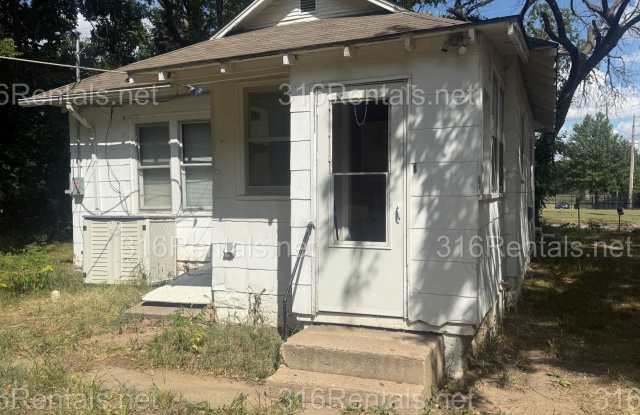 $899- 3 bedroom / 1 bathroom - Single Family Home Gallery 3