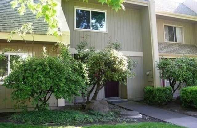 Charming Townhouse w/ Community Pool, Tennis and Basketball Court! - 1152 Neal Dow Avenue, Chico, CA 95926
