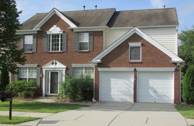 Walk to Starbucks/Trader Joes with Fenced Yard - 1927 Arbor Vista Drive, Charlotte, NC 28262