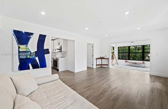 4222 NE 1st Ave photos photos
