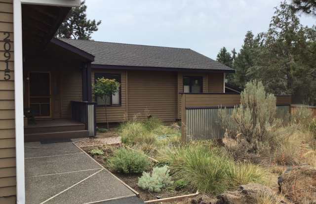SEASONAL FURNISHED SHORT TERM RENTAL Offering Great Vibe! ALL UTILITIES PAID BY THE SELLER... photos photos