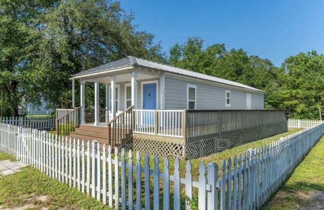 147 Caswell Branch Rd - 147 Caswell Branch Road, Freeport, FL 32439 147 Caswell Branch Rd - 147 Caswell Branch Road, Freeport, FL 32439