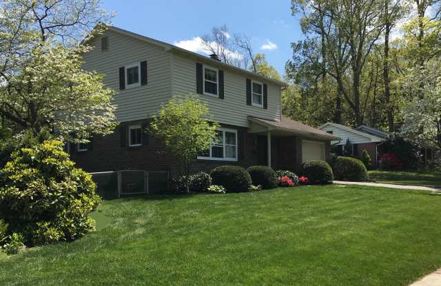 30 Cedarwood Road - 30 Cedarwood Road, Wyomissing, PA 19610