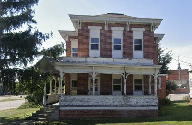 121 South Cherry Street - 1/2 Upstairs - 121 South Cherry Street, Van Wert, OH 45891