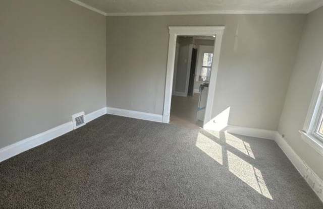 7613 Bancroft Avenue - Upstairs photos photos