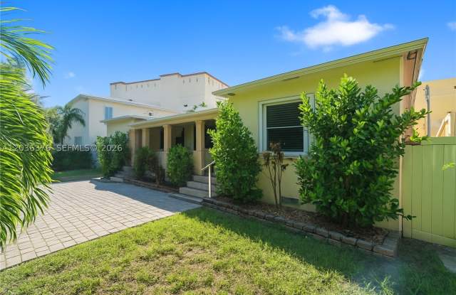 2530 SW 27th St Gallery 2
