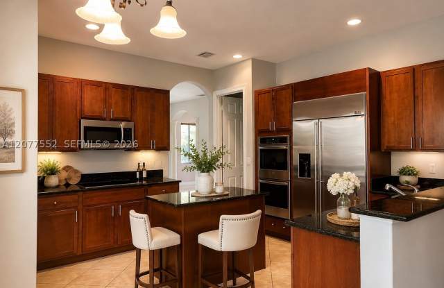 7950 SW 195th Ter Gallery 4