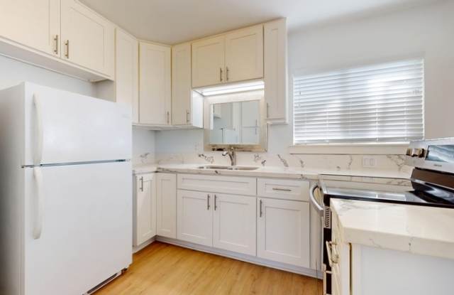 2201 Manhattan Avenue - B photos photos