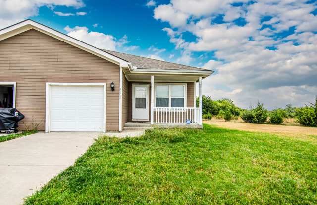 Lawn care and quarterly pest control included! photos photos