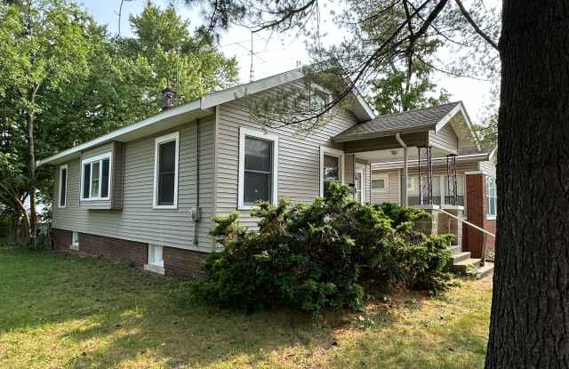 902 West Mac Queen Avenue photos photos