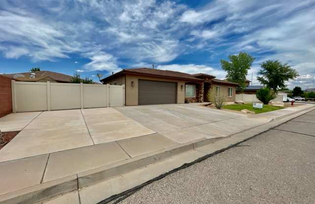 Pet-Friendly Three Bedroom Home in Riverside Heights Gallery 3