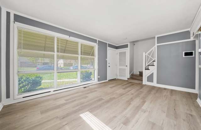Charming 4BR House in Lansing Gallery 3