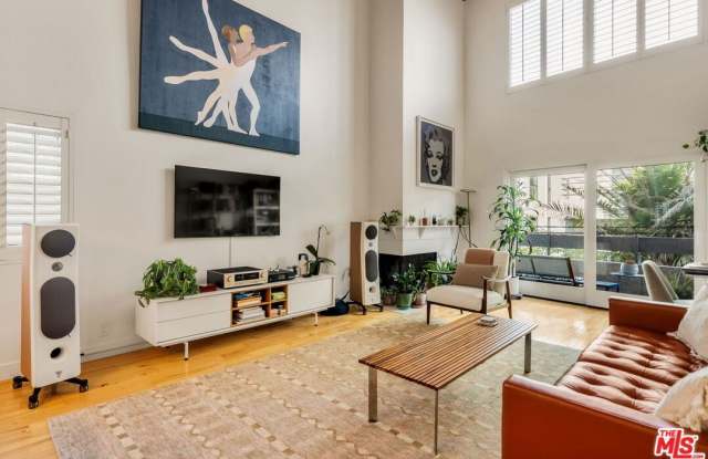 3988 Beethoven St - 3988 Beethoven Street, Los Angeles, CA 90066