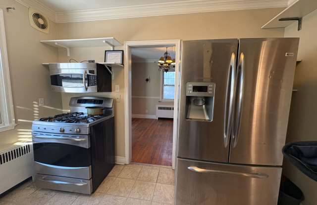 3 Bedroom/1.5 bath house with Basement and Fenced Backyard! photos photos