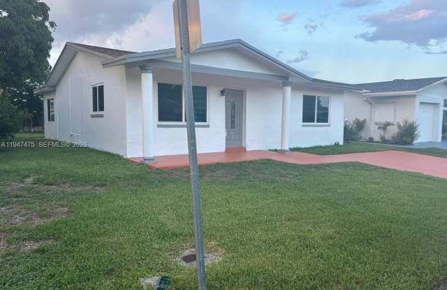 4715 NW 44th St photos photos