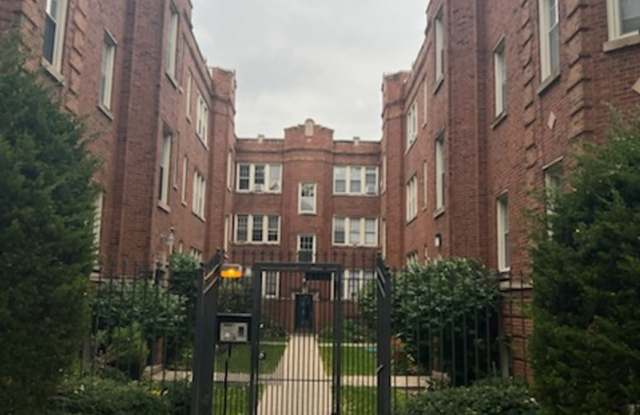 Belmont-Cragin One Bed/1 Bath! Cats welcome **Income Guidelines Apply** photos photos