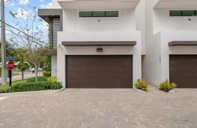 1052 N Victoria Park Road photos photos