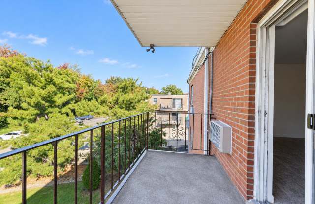 75 Elmwood Park Gallery 3