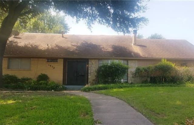 1028 Golden Trophy Drive - 1028 Golden Trophy Drive, Dallas, TX 75232