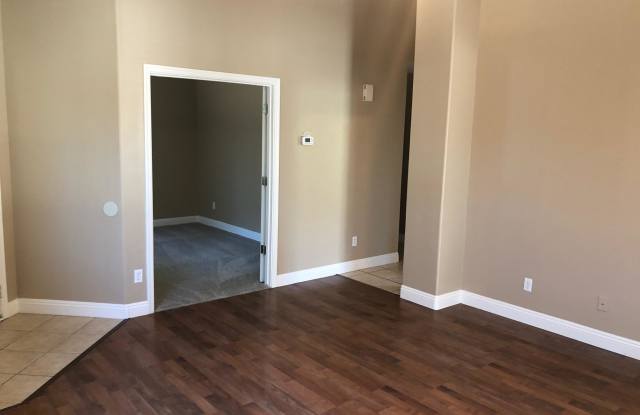2238 E HESTON Drive Gallery 4